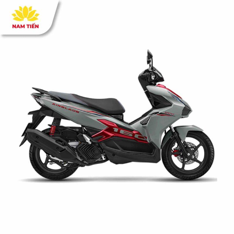 Xe Air Blade 160 di chuyển trên đường phố đông đúc Việt Nam